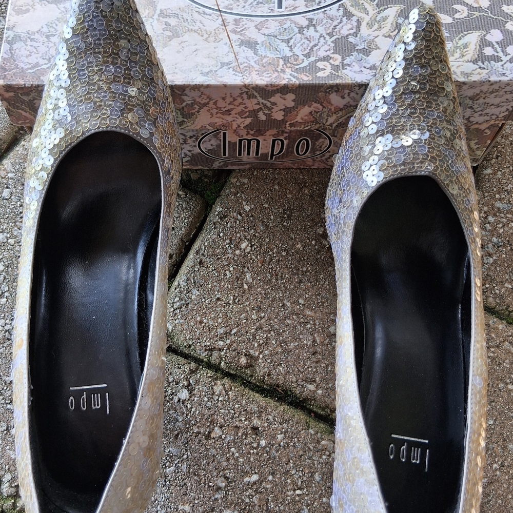 Impo Shimmering Silver Sequin Heels - Picture 3 of 8